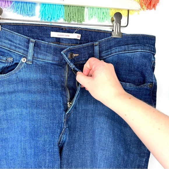 Levi’s Classic Crop Dark Wash Denim Casual High Rise Capri Denim Jeans Size 30 - Picture 4 of 16